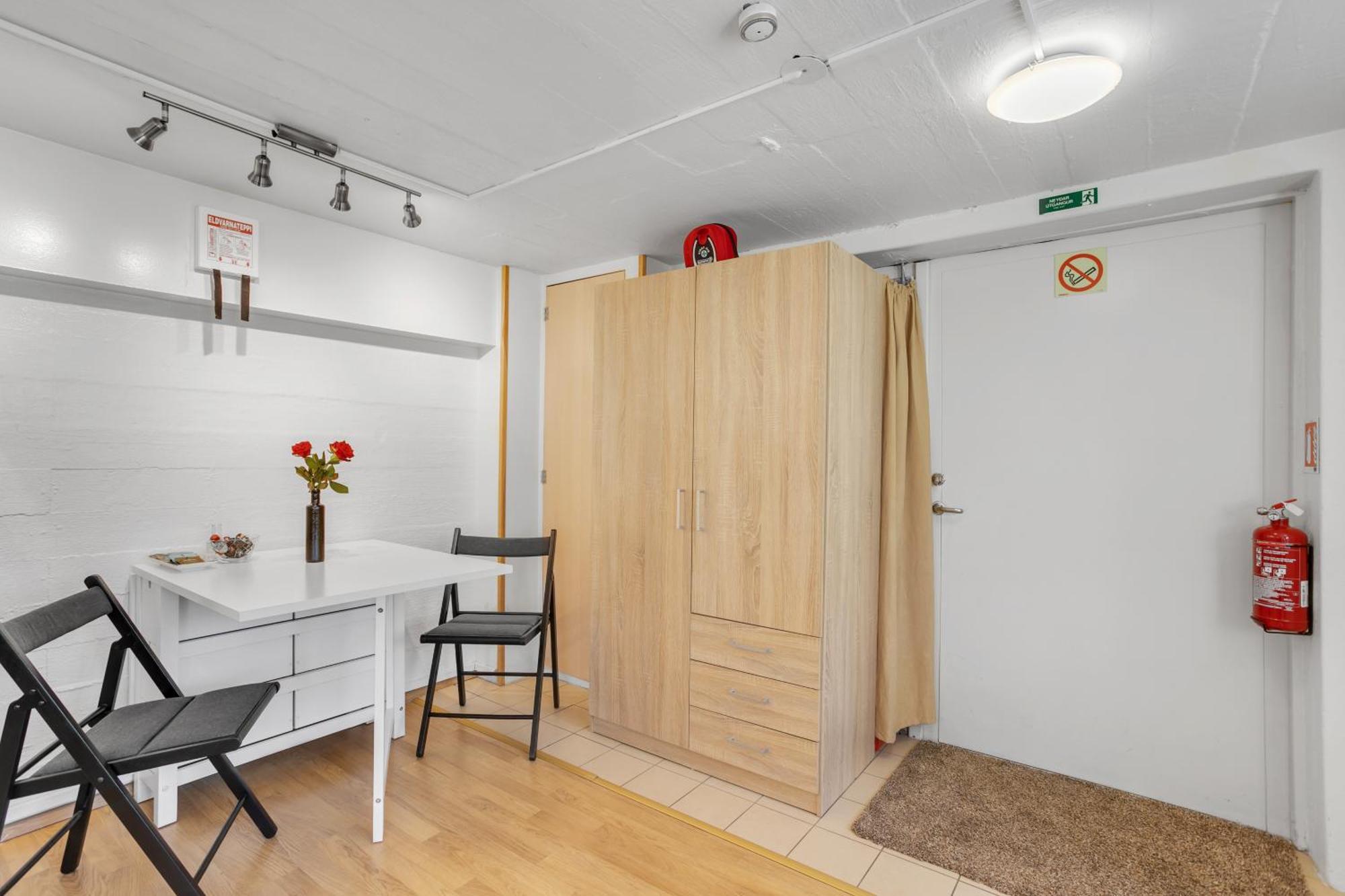 Lara Studio: Laugardalur Valley Retreat with Private Entrance and Parking Reykjavik Exterior photo